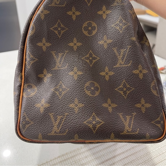 Louis Vuitton Speedy 30 Bag - Picture 15 of 17